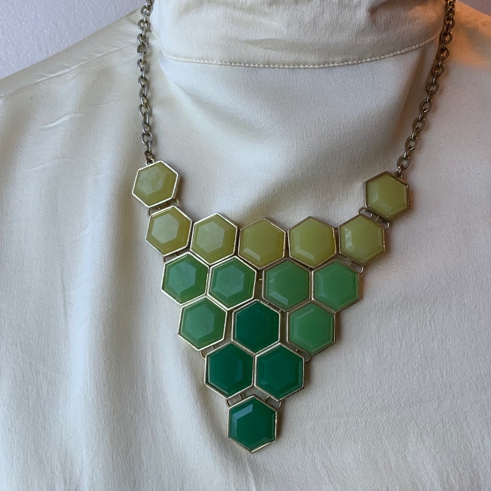 Vintage green statement necklace. Geometric pattern. Costume jewelry - Picture 1 of 4